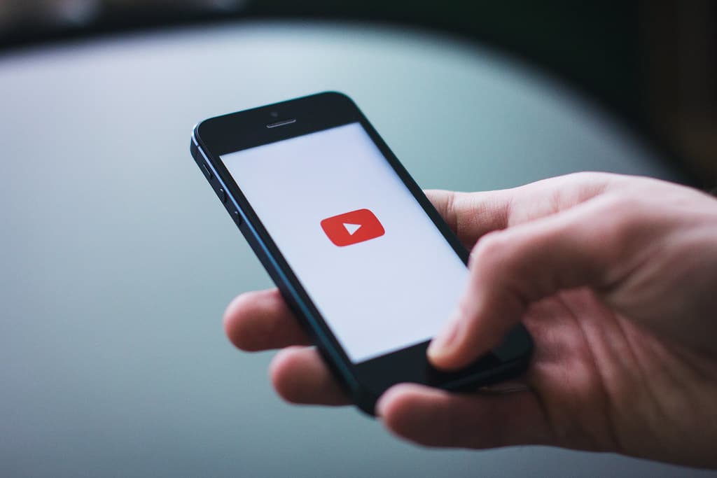 Restricciones y errores que desmonetizan tu canal de YouTube (y cómo evitarlos)