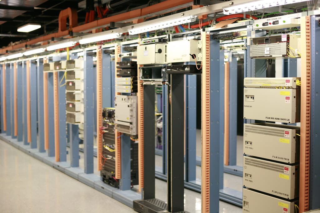 Las dos mayores mineras de bitcoin cotizadas pierden 851 millones en un trimestre, y ninguna de las dos se presenta ya como minera