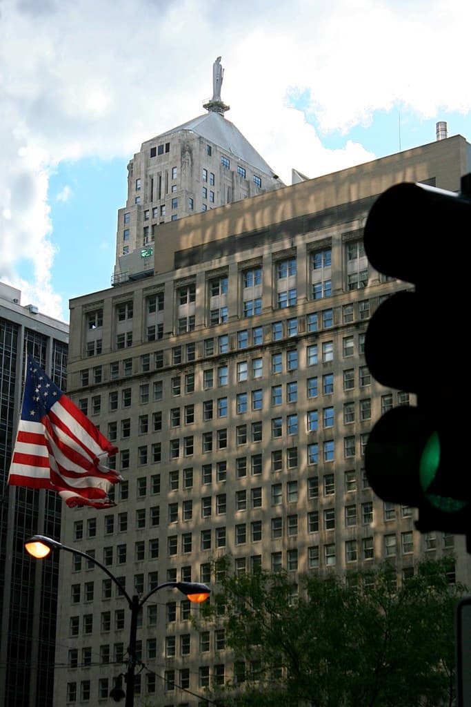 La CFTC declara emergencia de mercado para que Kalshi no cierre, y la emergencia la avisó Kalshi el 1 de agosto contra una orden que ningún juez ha firmado