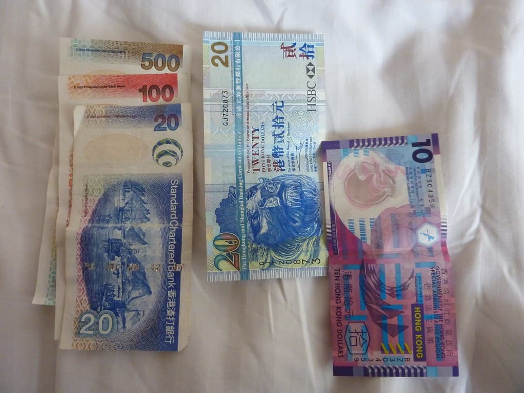 Hong Kong enciende su dólar tokenizado, y su reserva lleva 382 días hábiles seguidos rentando menos que la del dólar