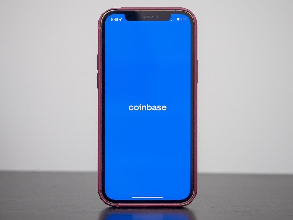 Coinbase dice que ya no es una apuesta al bitcoin, y el negocio que no depende del bitcoin se quedó por debajo de su propia previsión