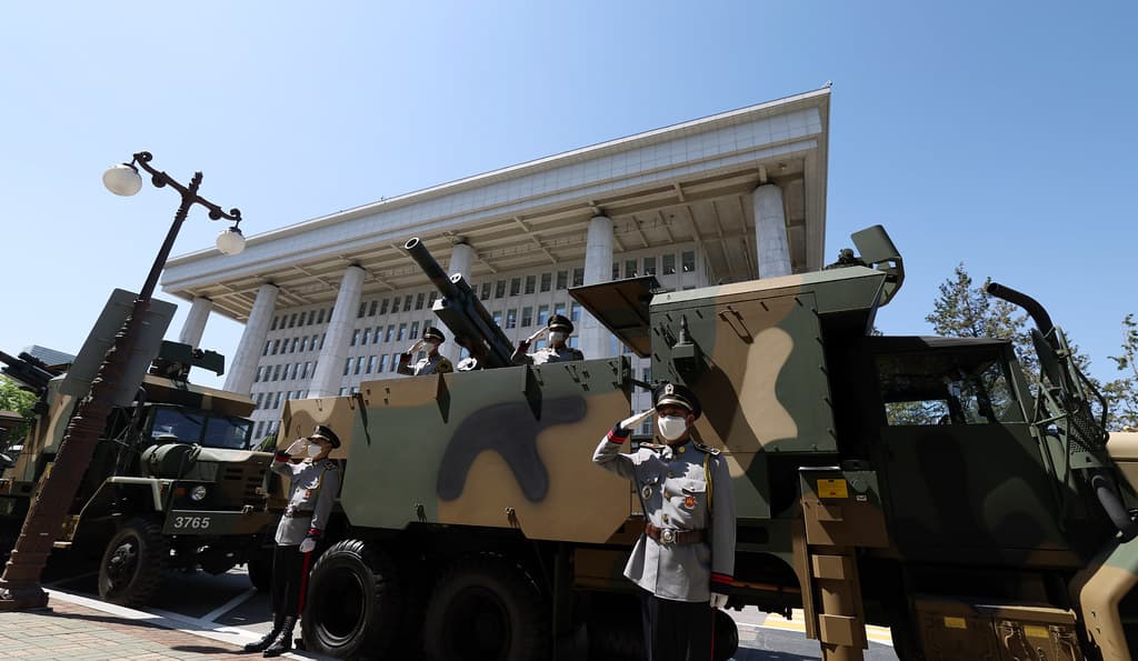 Corea del Sur refunde diez proyectos en una sola ley cripto y la oposición mete el mismo día la supresión del impuesto del 22%