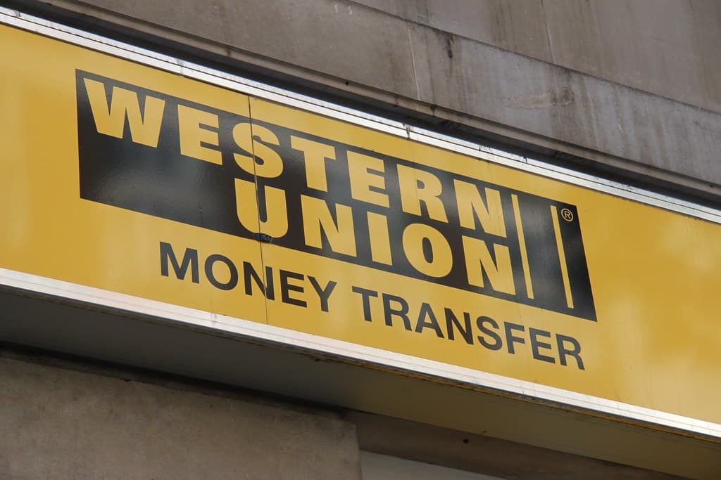 Western Union pone su dólar digital en una tarjeta Visa para 37 países, y el 99,7% de esas monedas está en cinco carteras con un saldo mediano de 1,94 dólares