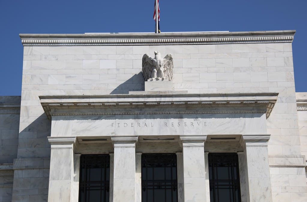 El mercado ya no apuesta por recortes: las actas de la Fed destapan a los halcones y ponen una subida de tipos en el 59%
