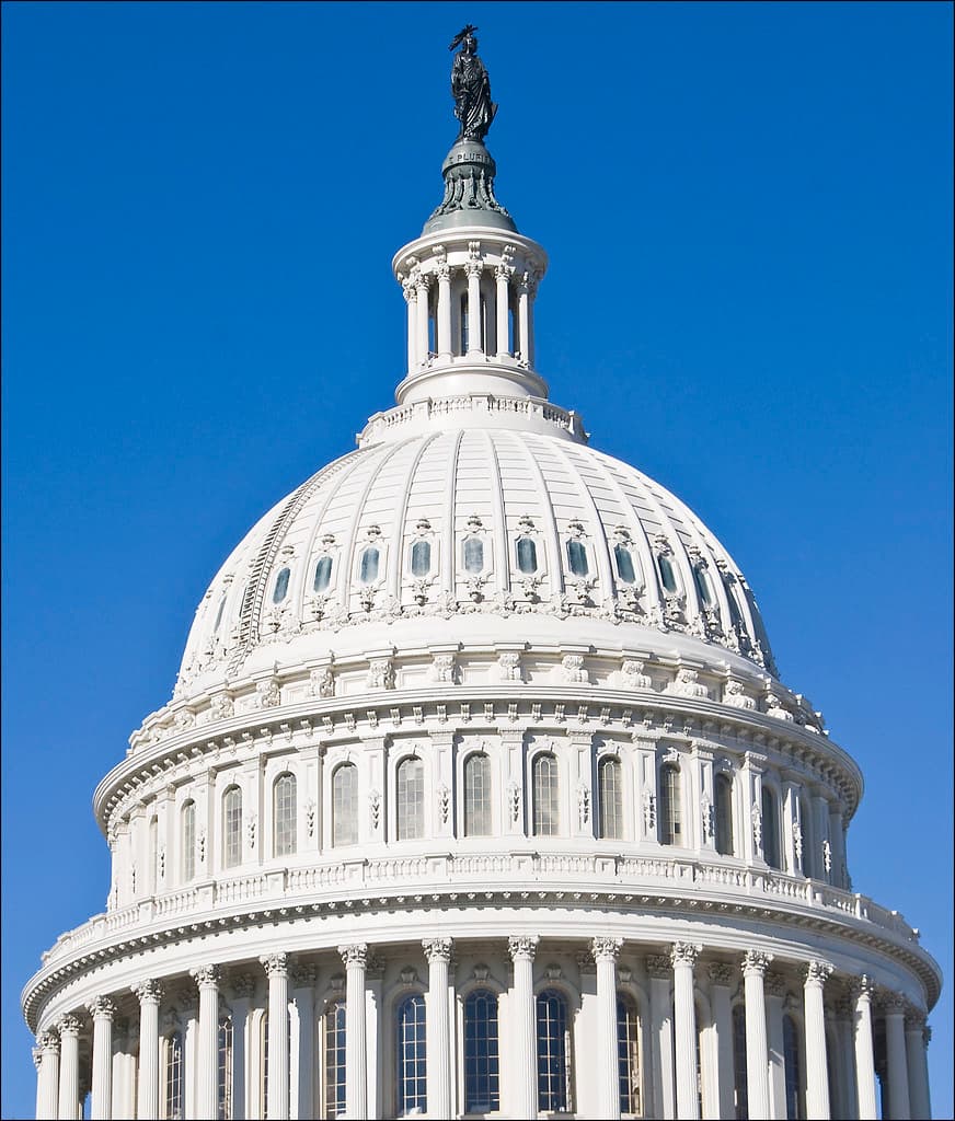 Ley CLARITY tumbada en el Senado por 49-50: bitcoin cae bajo 76.000 y ni un demócrata la apoyó