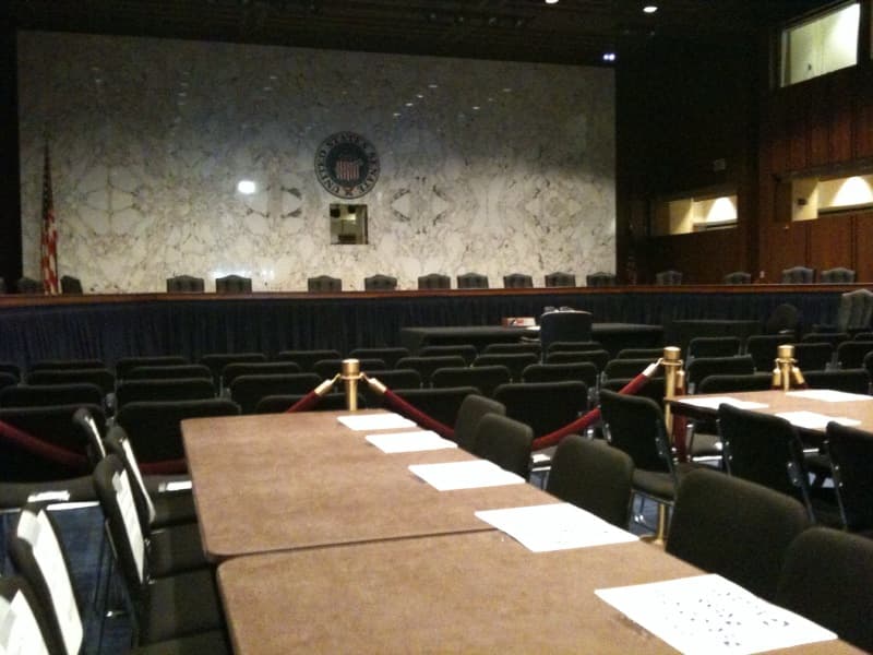 La SEC cancela la votación cripto de mañana sin dar un motivo, y con tres comisionados en el cargo basta que falte uno para que no haya reunión