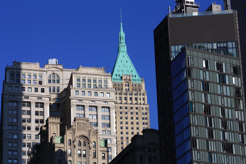 BlackRock, Goldman y el presidente de la SEC piden aprobar la ley cripto, y el Senado no le da hueco: el receso empieza el 8 de agosto