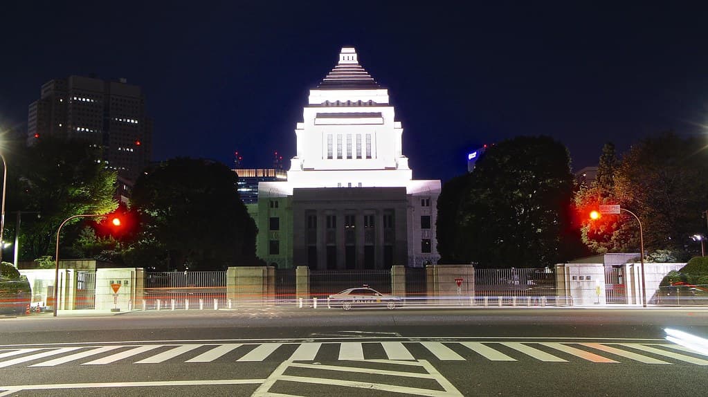 Japón mete la cripto en la ley de valores: lo que se aprueba no es el 20% ni los ETF, sino diez años de cárcel