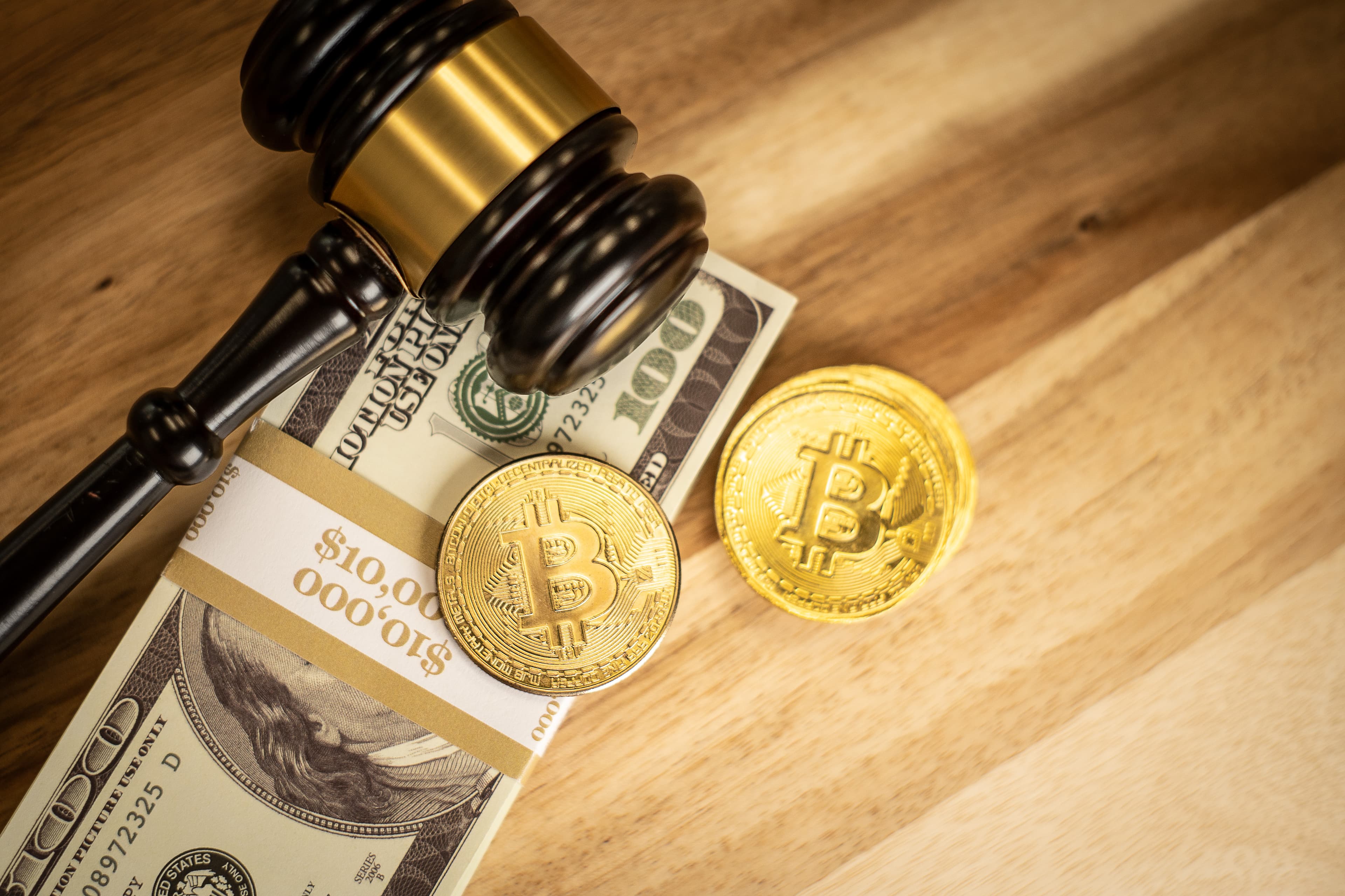 Hester Peirce deja la SEC el 2 de octubre: 18 días antes de que cierre su norma cripto
