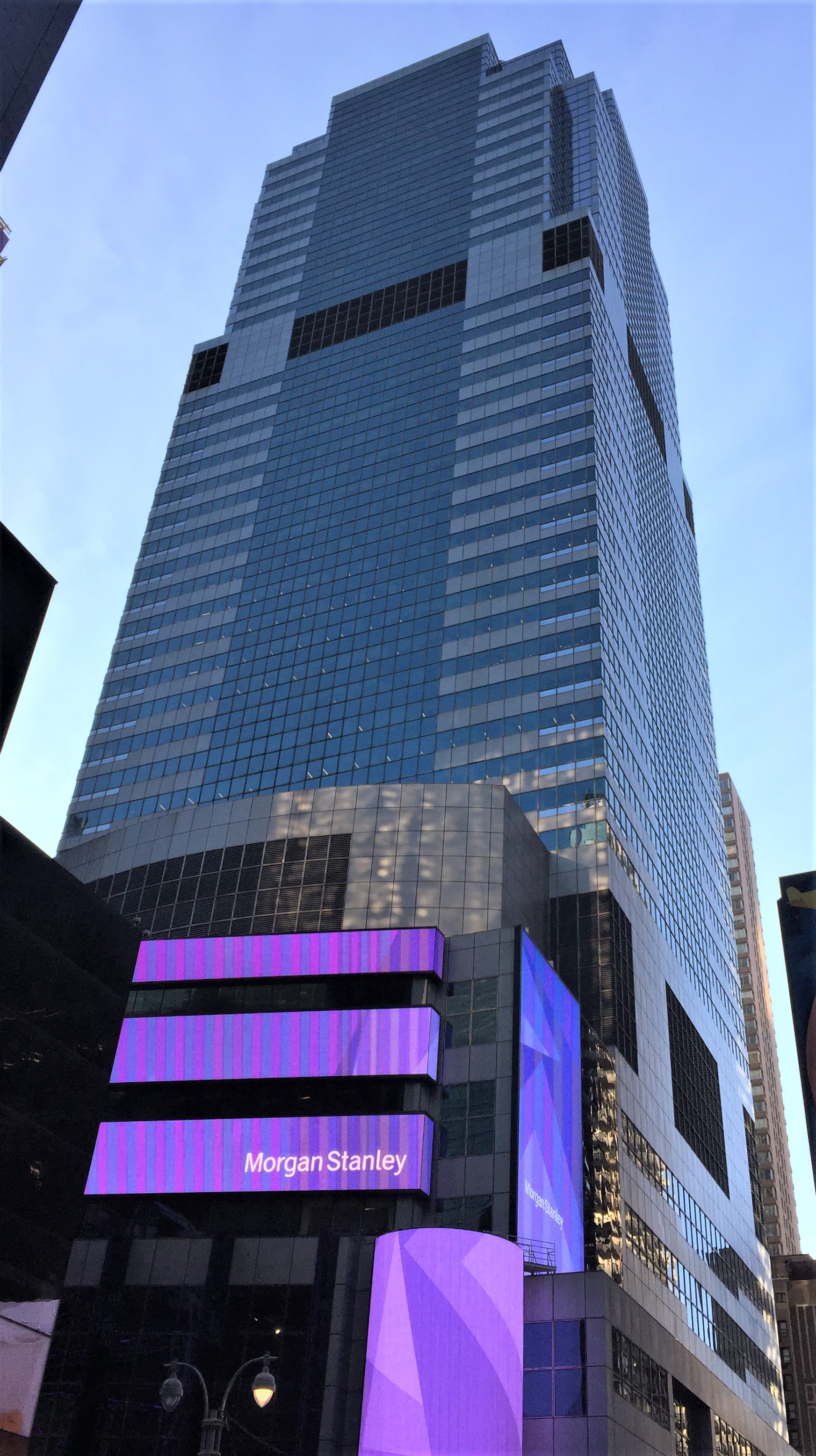 Morgan Stanley compra 3 millones de acciones más del ETF de bitcoin y su posición vale 118 millones menos, y el XRP de JPMorgan cabe en 5.119 dólares