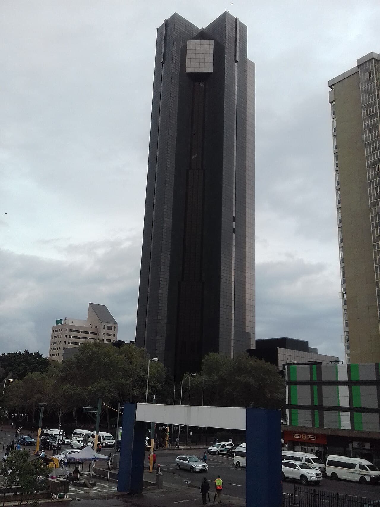 Sudáfrica quiere prohibir a sus empresas mover cripto al extranjero, y al monedero propio le deja salir del exchange pero no volver a entrar